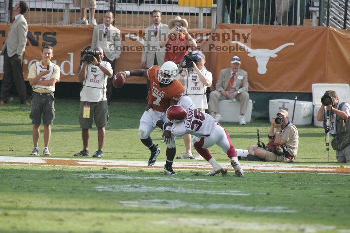 The University of Texas football team defeated the Arkansas Razorbacks with a score of 52-10 in Austin, TX on Saturday, September 27, 2008.

Filename: SRM_20080927_17072840.jpg
Aperture: f/5.6
Shutter Speed: 1/1000
Body: Canon EOS-1D Mark II
Lens: Canon EF 300mm f/2.8 L IS