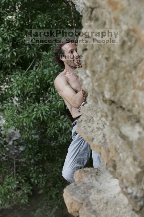 Jason Shear competing.  CTM hosted a speed climbing event at Seismic Wall on Diving for Rocks to benefit the Austin Area Food Bank, Saturday, May 9, 2009.

Filename: SRM_20090509_11213674.jpg
Aperture: f/5.0
Shutter Speed: 1/500
Body: Canon EOS-1D Mark II
Lens: Canon EF 80-200mm f/2.8 L