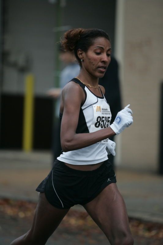 Richmond SunTrust Marathon and McDonald's Half Marathon, on Saturday, November 14, 2009.

Filename: SRM_20091114_08460903.JPG
Aperture: f/2.8
Shutter Speed: 1/800
Body: Canon EOS-1D Mark II
Lens: Canon EF 80-200mm f/2.8 L