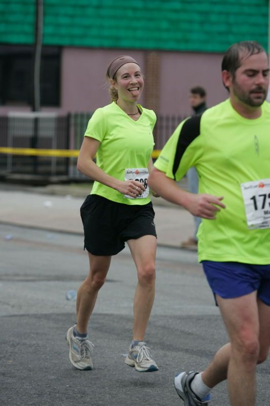 Janet Aardema running the Richmond SunTrust Marathon and McDonald's Half Marathon, on Saturday, November 14, 2009.

Filename: SRM_20091114_11483648.JPG
Aperture: f/4.0
Shutter Speed: 1/1000
Body: Canon EOS-1D Mark II
Lens: Canon EF 80-200mm f/2.8 L