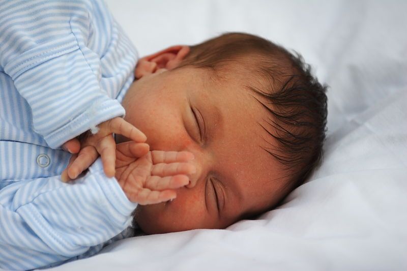 Baby Maddox Helbing, 3 weeks old, at Lake Oconee on Friday, November 27, 2009.
Filename: SRM_20091127_16225735.JPG
Aperture: f/2.8
Shutter Speed: 1/320
Body: Canon EOS 20D
Lens: Canon EF 80-200mm f/2.8 L