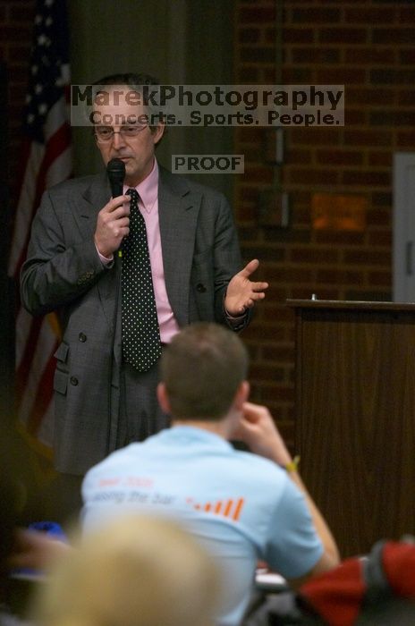 the Provost spoke at UHR this week.

Filename: CRW_8323.jpg
Aperture: f/2.8
Shutter Speed: 1/200
Body: Canon EOS DIGITAL REBEL
Lens: Canon EF 80-200mm f/2.8 L