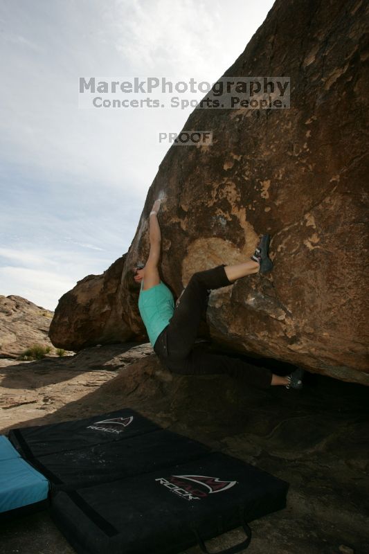 Bouldering during the Hueco Tanks Awesome Fest 14.2.

Filename: srm_20140223_15055469.jpg
Aperture: f/8.0
Shutter Speed: 1/320
Body: Canon EOS-1D Mark II
Lens: Canon EF 16-35mm f/2.8 L