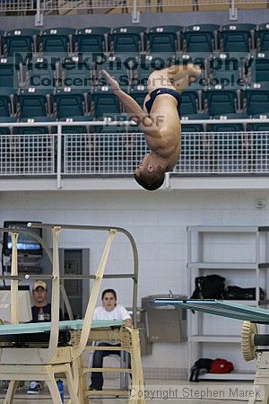 Diver Pete Doblar competes against the University of Tennessee.

Filename: crw_2141_std.jpg
Aperture: f/3.2
Shutter Speed: 1/320
Body: Canon EOS DIGITAL REBEL
Lens: Canon EF 80-200mm f/2.8 L