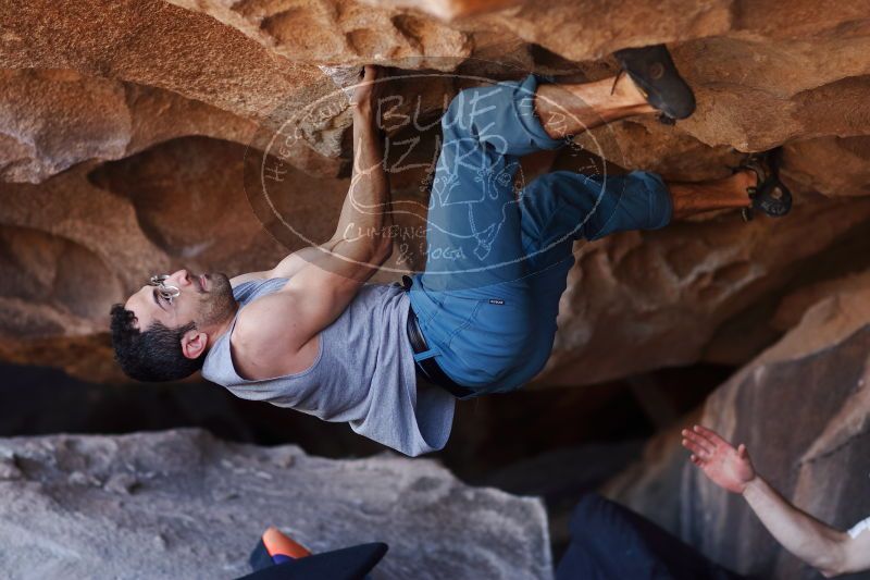 

Filename: SRM_20170312_1121160.jpg
Aperture: f/2.0
Shutter Speed: 1/640
Body: Canon EOS-1D Mark II
Lens: Canon EF 85mm f/1.2 L II