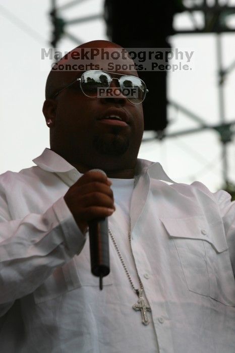 Cee Lo performs on the third day of Music Midtown, 2004.

Filename: IMG_6928.jpg
Aperture: f/8.0
Shutter Speed: 1/320
Body: Canon EOS DIGITAL REBEL
Lens: Canon EF 80-200mm f/2.8 L