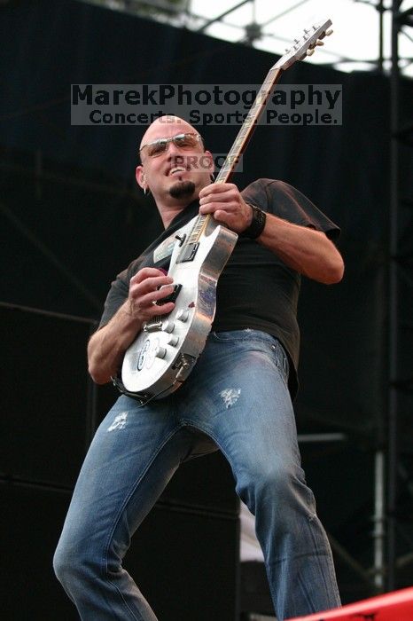 Fuel performs on the 99X stage on the third day of Music Midtown, 2004.

Filename: IMG_7172.jpg
Aperture: f/3.5
Shutter Speed: 1/320
Body: Canon EOS DIGITAL REBEL
Lens: Canon EF 80-200mm f/2.8 L