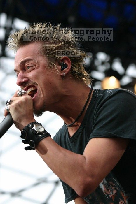 Fuel performs on the 99X stage on the third day of Music Midtown, 2004.

Filename: IMG_7127.jpg
Aperture: f/5.0
Shutter Speed: 1/250
Body: Canon EOS DIGITAL REBEL
Lens: Canon EF 80-200mm f/2.8 L
