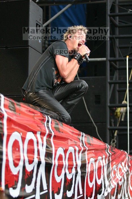 Fuel performs on the 99X stage on the third day of Music Midtown, 2004.

Filename: IMG_7206.jpg
Aperture: f/2.8
Shutter Speed: 1/320
Body: Canon EOS DIGITAL REBEL
Lens: Canon EF 80-200mm f/2.8 L