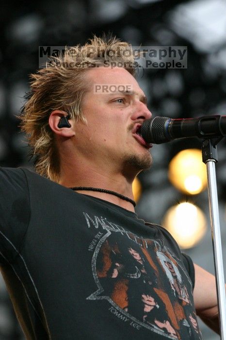 Fuel performs on the 99X stage on the third day of Music Midtown, 2004.

Filename: IMG_7181.jpg
Aperture: f/4.5
Shutter Speed: 1/320
Body: Canon EOS DIGITAL REBEL
Lens: Canon EF 80-200mm f/2.8 L