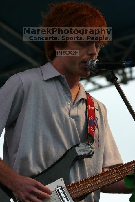 The Whigs perform on the third day of Music Midtown, 2004.

Filename: IMG_7048.jpg
Aperture: f/5.0
Shutter Speed: 1/200
Body: Canon EOS DIGITAL REBEL
Lens: Canon EF 80-200mm f/2.8 L