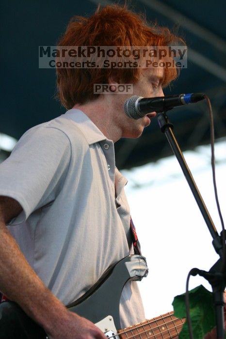 The Whigs perform on the third day of Music Midtown, 2004.

Filename: IMG_7082.jpg
Aperture: f/3.5
Shutter Speed: 1/250
Body: Canon EOS DIGITAL REBEL
Lens: Canon EF 80-200mm f/2.8 L