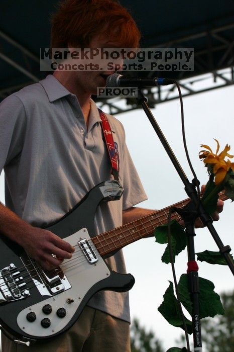 The Whigs perform on the third day of Music Midtown, 2004.

Filename: IMG_7046.jpg
Aperture: f/5.6
Shutter Speed: 1/200
Body: Canon EOS DIGITAL REBEL
Lens: Canon EF 80-200mm f/2.8 L