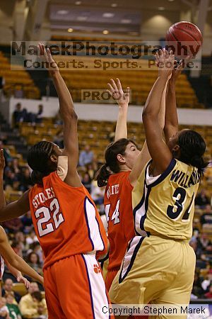 The Georgia Tech women's basketball team played Clemson.

Filename: img_0556_std.jpg
Aperture: f/2.8
Shutter Speed: 1/320
Body: Canon EOS DIGITAL REBEL
Lens: Canon EF 80-200mm f/2.8 L