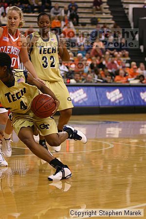 The Georgia Tech women's basketball team played Clemson.

Filename: img_0714_std.jpg
Aperture: f/2.8
Shutter Speed: 1/320
Body: Canon EOS DIGITAL REBEL
Lens: Canon EF 80-200mm f/2.8 L