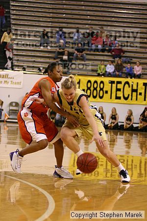 The Georgia Tech women's basketball team played Clemson.

Filename: img_0566_std.jpg
Aperture: f/2.8
Shutter Speed: 1/320
Body: Canon EOS DIGITAL REBEL
Lens: Canon EF 80-200mm f/2.8 L