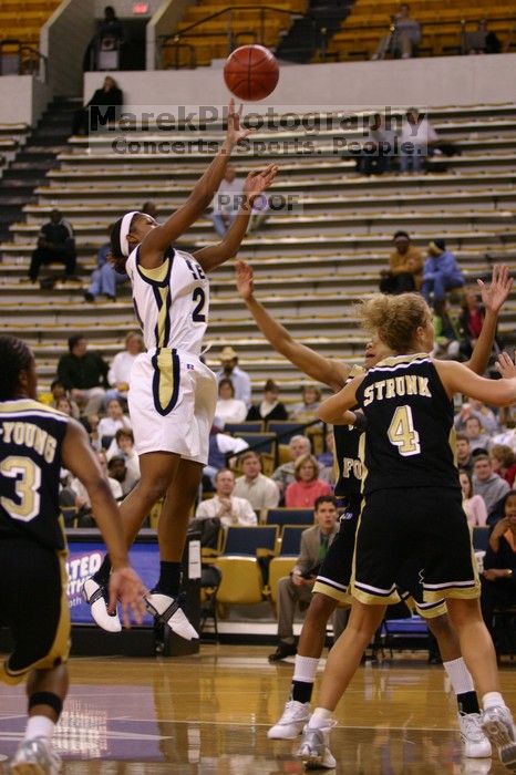 The Georgia Tech women's basketball team played Wake Forest.

Filename: IMG_1038.jpg
Aperture: f/2.8
Shutter Speed: 1/320
Body: Canon EOS DIGITAL REBEL
Lens: Canon EF 80-200mm f/2.8 L