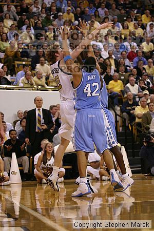 

Filename: img_1352_std.jpg
Aperture: f/2.8
Shutter Speed: 1/320
Body: Canon EOS DIGITAL REBEL
Lens: Canon EF 80-200mm f/2.8 L