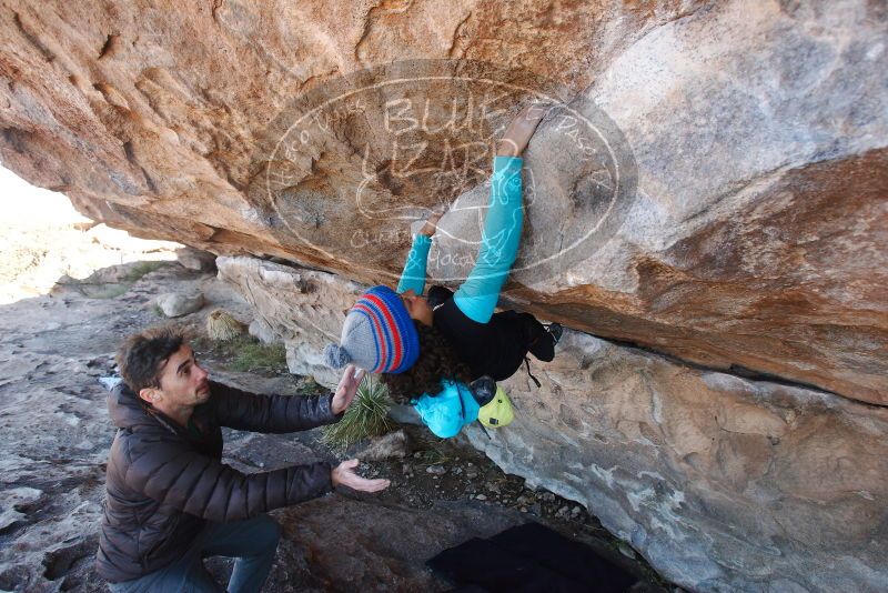 Bouldering in Hueco Tanks on 12/09/2018 with Blue Lizard Climbing and Yoga
Filename: SRM_20181209_1149090.jpg
Aperture: f/4.5
Shutter Speed: 1/250
Body: Canon EOS-1D Mark II
Lens: Canon EF 16-35mm f/2.8 L