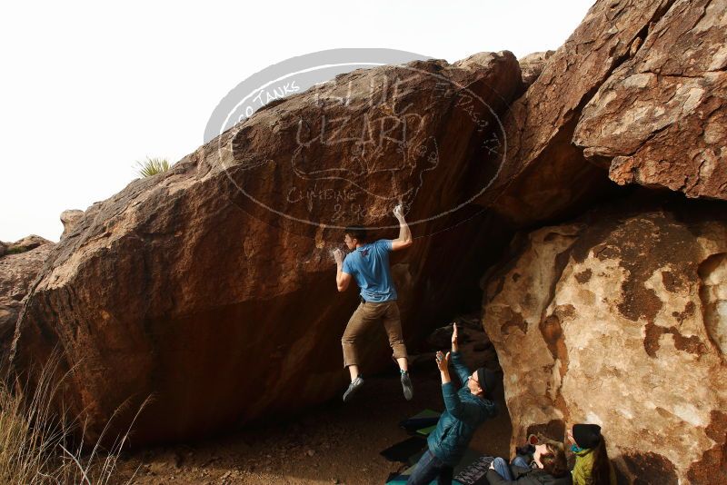 Bouldering in Hueco Tanks on 12/21/2018 with Blue Lizard Climbing and Yoga
Filename: SRM_20181221_1500490.jpg
Aperture: f/8.0
Shutter Speed: 1/250
Body: Canon EOS-1D Mark II
Lens: Canon EF 16-35mm f/2.8 L