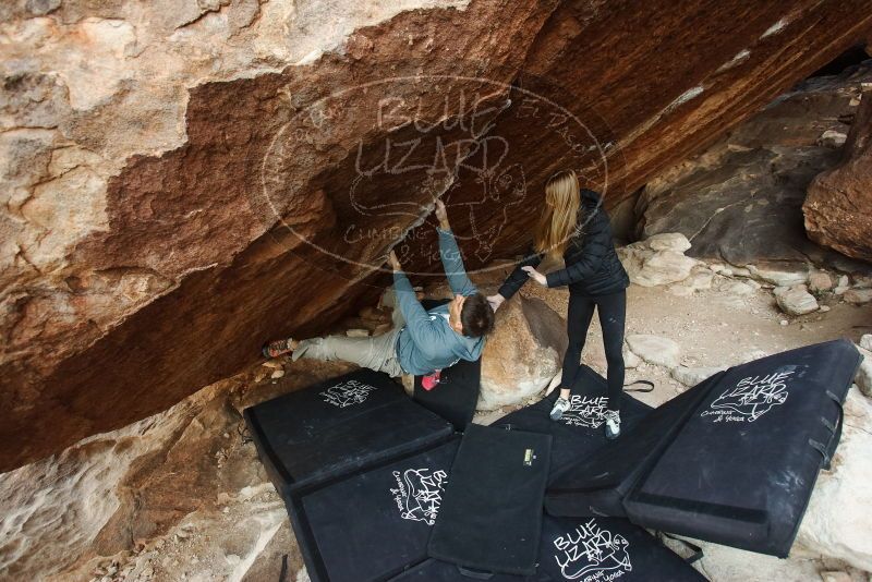 Bouldering in Hueco Tanks on 12/22/2018 with Blue Lizard Climbing and Yoga
Filename: SRM_20181222_1105250.jpg
Aperture: f/4.0
Shutter Speed: 1/200
Body: Canon EOS-1D Mark II
Lens: Canon EF 16-35mm f/2.8 L