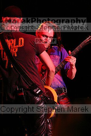 Fuel headlines at Sting Break 2004.

Filename: img_4761_std.jpg
Aperture: f/4.5
Shutter Speed: 1/160
Body: Canon EOS DIGITAL REBEL
Lens: Canon EF 80-200mm f/2.8 L
