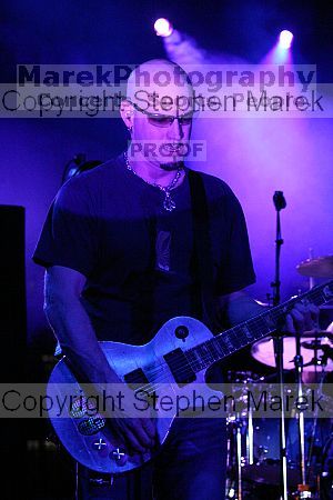 Fuel headlines at Sting Break 2004.

Filename: img_4799_std.jpg
Aperture: f/4.5
Shutter Speed: 1/200
Body: Canon EOS DIGITAL REBEL
Lens: Canon EF 80-200mm f/2.8 L
