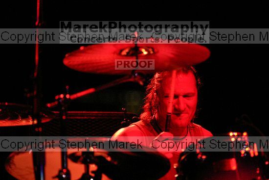 Fuel headlines at Sting Break 2004.

Filename: img_4780_std.jpg
Aperture: f/2.8
Shutter Speed: 1/500
Body: Canon EOS DIGITAL REBEL
Lens: Canon EF 80-200mm f/2.8 L