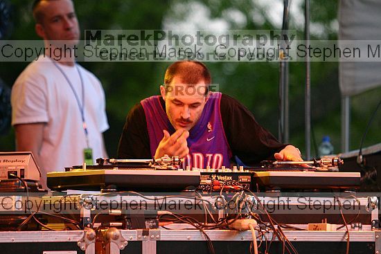 Bubba Sparxx opens for Fuel at Sting Break 2004.

Filename: img_4661_std.jpg
Aperture: f/2.8
Shutter Speed: 1/250
Body: Canon EOS DIGITAL REBEL
Lens: Canon EF 80-200mm f/2.8 L