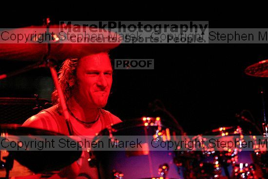 Fuel headlines at Sting Break 2004.

Filename: img_4779_std.jpg
Aperture: f/2.8
Shutter Speed: 1/500
Body: Canon EOS DIGITAL REBEL
Lens: Canon EF 80-200mm f/2.8 L