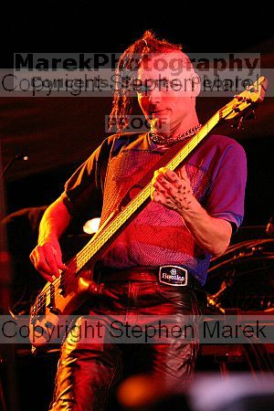 Fuel headlines at Sting Break 2004.

Filename: img_4770_std.jpg
Aperture: f/3.5
Shutter Speed: 1/200
Body: Canon EOS DIGITAL REBEL
Lens: Canon EF 80-200mm f/2.8 L
