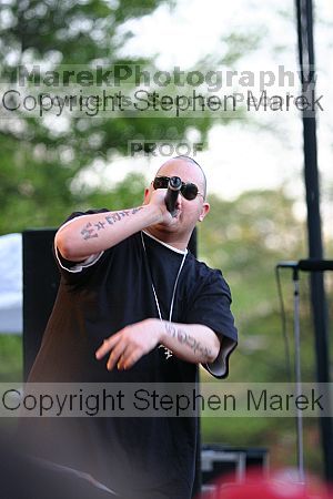 Bubba Sparxx opens for Fuel at Sting Break 2004.

Filename: img_4620_std.jpg
Aperture: f/2.8
Shutter Speed: 1/250
Body: Canon EOS DIGITAL REBEL
Lens: Canon EF 80-200mm f/2.8 L