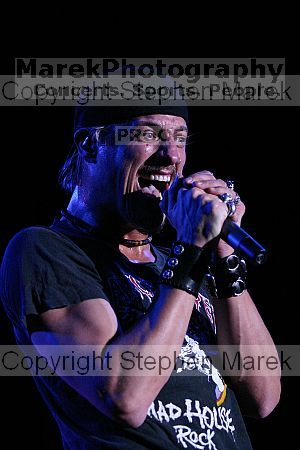 Fuel headlines at Sting Break 2004.

Filename: img_4795_std.jpg
Aperture: f/2.8
Shutter Speed: 1/200
Body: Canon EOS DIGITAL REBEL
Lens: Canon EF 80-200mm f/2.8 L