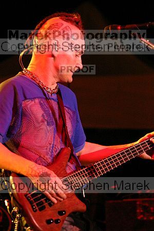 Fuel headlines at Sting Break 2004.

Filename: img_4758_std.jpg
Aperture: f/3.5
Shutter Speed: 1/160
Body: Canon EOS DIGITAL REBEL
Lens: Canon EF 80-200mm f/2.8 L
