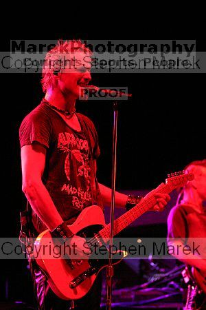 Fuel headlines at Sting Break 2004.

Filename: img_4820_std.jpg
Aperture: f/2.8
Shutter Speed: 1/250
Body: Canon EOS DIGITAL REBEL
Lens: Canon EF 80-200mm f/2.8 L