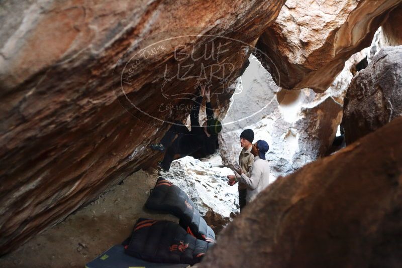 Bouldering in Hueco Tanks on 01/18/2019 with Blue Lizard Climbing and Yoga

Filename: SRM_20190118_1615070.jpg
Aperture: f/2.2
Shutter Speed: 1/160
Body: Canon EOS-1D Mark II
Lens: Canon EF 50mm f/1.8 II