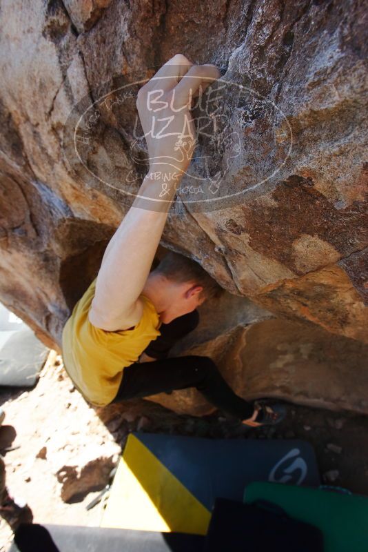 Bouldering in Hueco Tanks on 01/26/2019 with Blue Lizard Climbing and Yoga

Filename: SRM_20190126_1113360.jpg
Aperture: f/7.1
Shutter Speed: 1/250
Body: Canon EOS-1D Mark II
Lens: Canon EF 16-35mm f/2.8 L
