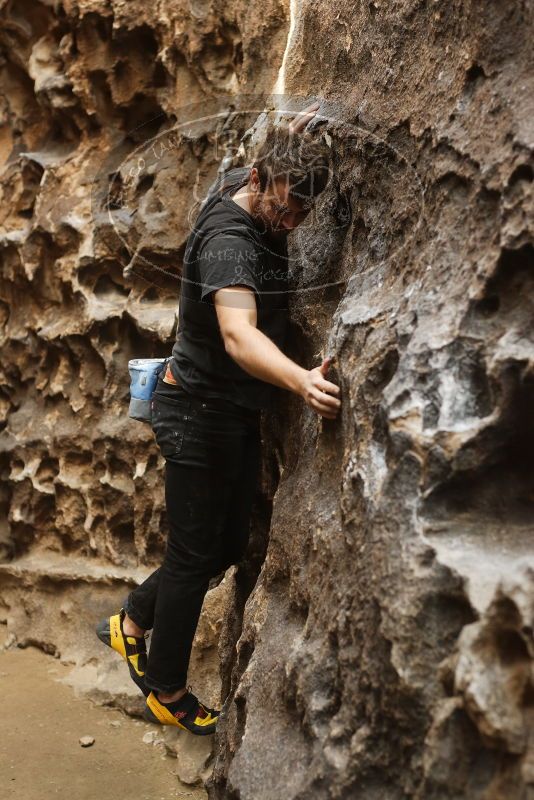 Bouldering in Hueco Tanks on 02/02/2019 with Blue Lizard Climbing and Yoga

Filename: SRM_20190202_1508110.jpg
Aperture: f/3.5
Shutter Speed: 1/160
Body: Canon EOS-1D Mark II
Lens: Canon EF 50mm f/1.8 II