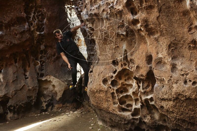 Bouldering in Hueco Tanks on 02/02/2019 with Blue Lizard Climbing and Yoga

Filename: SRM_20190202_1510050.jpg
Aperture: f/3.5
Shutter Speed: 1/125
Body: Canon EOS-1D Mark II
Lens: Canon EF 50mm f/1.8 II