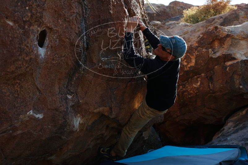 Bouldering in Hueco Tanks on 03/31/2019 with Blue Lizard Climbing and Yoga

Filename: SRM_20190331_1706100.jpg
Aperture: f/5.6
Shutter Speed: 1/250
Body: Canon EOS-1D Mark II
Lens: Canon EF 50mm f/1.8 II