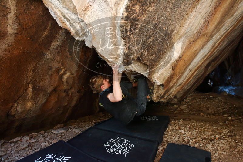 Bouldering in Hueco Tanks on 04/05/2019 with Blue Lizard Climbing and Yoga

Filename: SRM_20190405_1300450.jpg
Aperture: f/4.0
Shutter Speed: 1/125
Body: Canon EOS-1D Mark II
Lens: Canon EF 16-35mm f/2.8 L