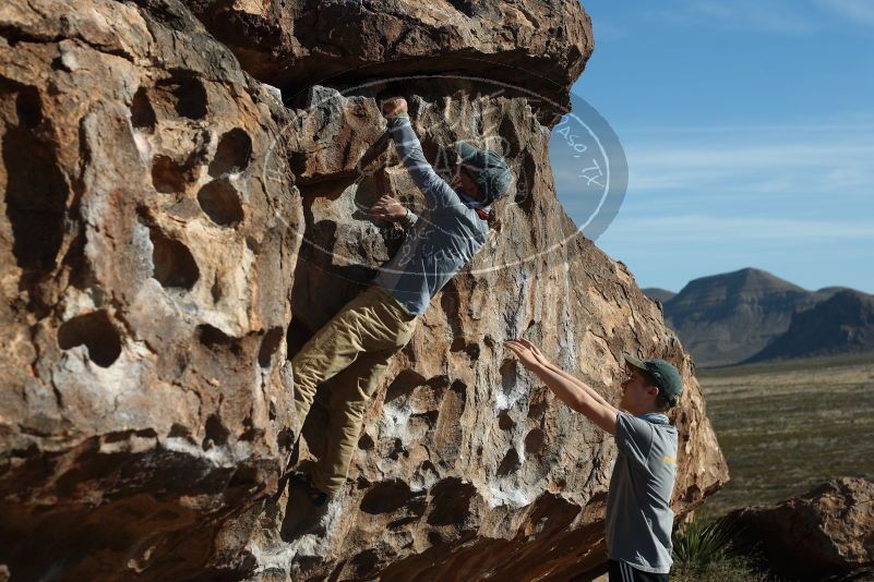 Bouldering in Hueco Tanks on 04/06/2019 with Blue Lizard Climbing and Yoga

Filename: SRM_20190406_0900550.jpg
Aperture: f/4.0
Shutter Speed: 1/800
Body: Canon EOS-1D Mark II
Lens: Canon EF 50mm f/1.8 II