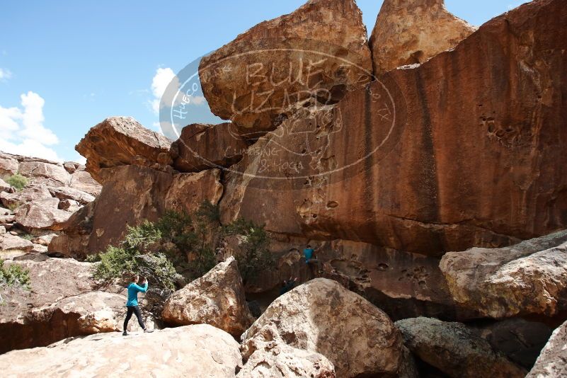 Bouldering in Hueco Tanks on 04/13/2019 with Blue Lizard Climbing and Yoga

Filename: SRM_20190413_1345560.jpg
Aperture: f/4.0
Shutter Speed: 1/1000
Body: Canon EOS-1D Mark II
Lens: Canon EF 16-35mm f/2.8 L