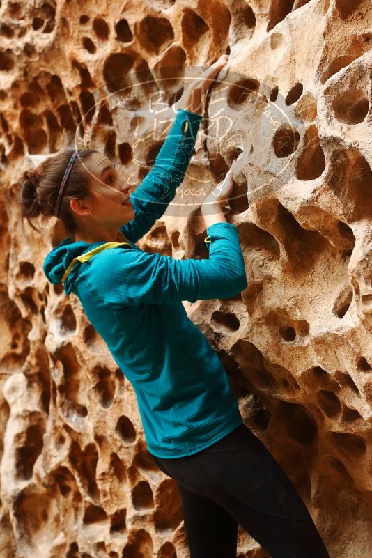 Bouldering in Hueco Tanks on 04/13/2019 with Blue Lizard Climbing and Yoga
Filename: SRM_20190413_1545400.jpg
Aperture: f/4.0
Shutter Speed: 1/125
Body: Canon EOS-1D Mark II
Lens: Canon EF 50mm f/1.8 II