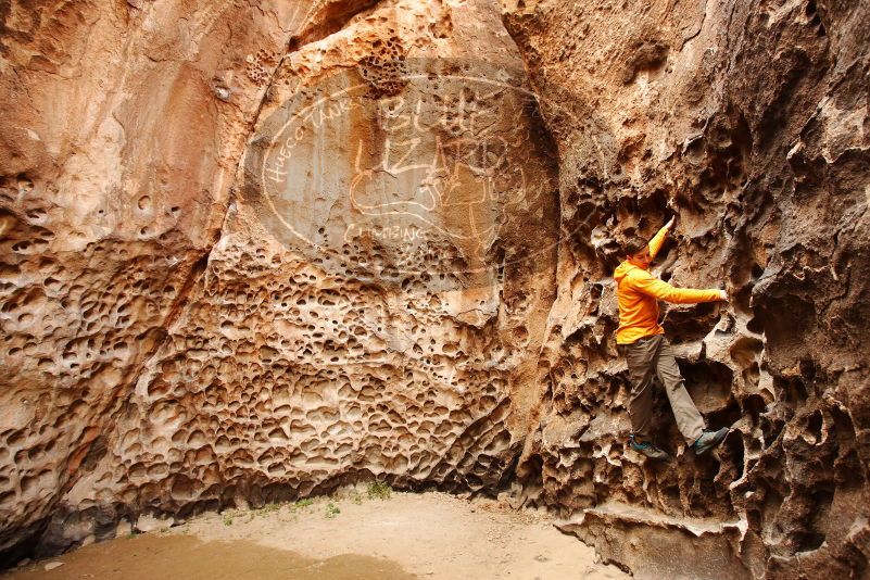 Bouldering in Hueco Tanks on 04/13/2019 with Blue Lizard Climbing and Yoga
Filename: SRM_20190413_1549590.jpg
Aperture: f/4.0
Shutter Speed: 1/200
Body: Canon EOS-1D Mark II
Lens: Canon EF 16-35mm f/2.8 L