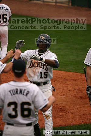 

Filename: img_2787_std.jpg
Aperture: f/2.8
Shutter Speed: 1/2500
Body: Canon EOS DIGITAL REBEL
Lens: Canon EF 80-200mm f/2.8 L