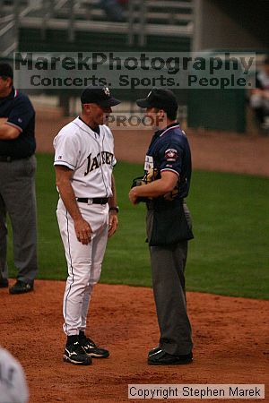 

Filename: img_2808_std.jpg
Aperture: f/2.8
Shutter Speed: 1/2000
Body: Canon EOS DIGITAL REBEL
Lens: Canon EF 80-200mm f/2.8 L