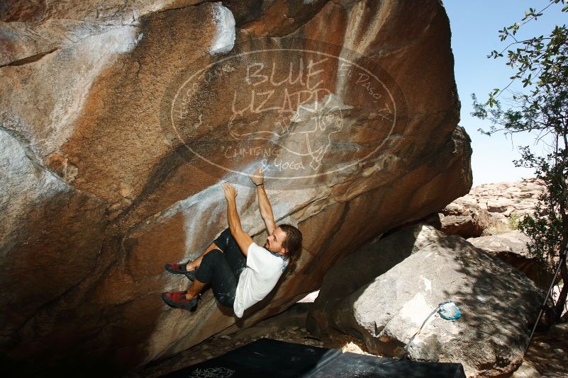 Bouldering in Hueco Tanks on 08/02/2019 with Blue Lizard Climbing and Yoga

Filename: SRM_20190802_1121010.jpg
Aperture: f/5.6
Shutter Speed: 1/250
Body: Canon EOS-1D Mark II
Lens: Canon EF 16-35mm f/2.8 L