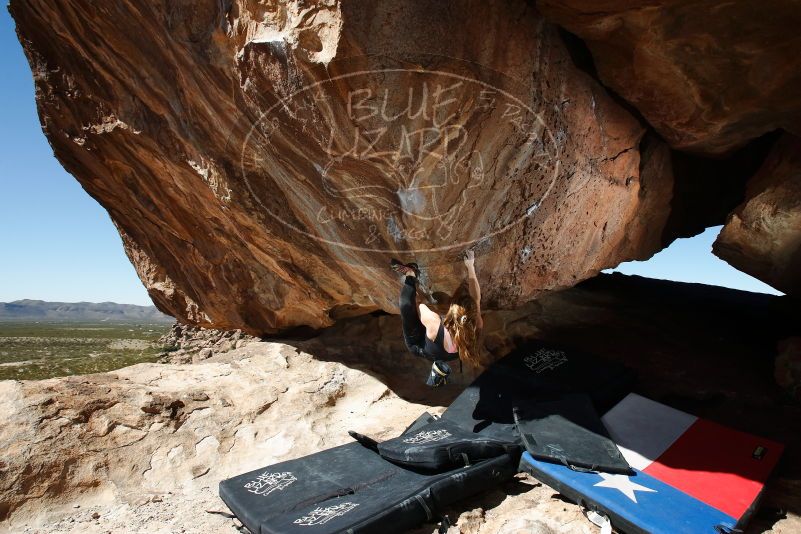 Bouldering in Hueco Tanks on 10/26/2019 with Blue Lizard Climbing and Yoga
Filename: SRM_20191026_1323170.jpg
Aperture: f/8.0
Shutter Speed: 1/250
Body: Canon EOS-1D Mark II
Lens: Canon EF 16-35mm f/2.8 L