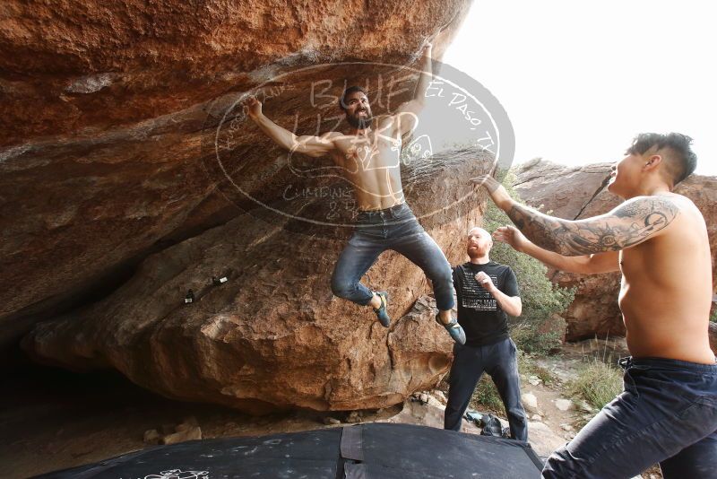 Bouldering in Hueco Tanks on 11/17/2019 with Blue Lizard Climbing and Yoga
Filename: SRM_20191117_1422350.jpg
Aperture: f/8.0
Shutter Speed: 1/250
Body: Canon EOS-1D Mark II
Lens: Canon EF 16-35mm f/2.8 L